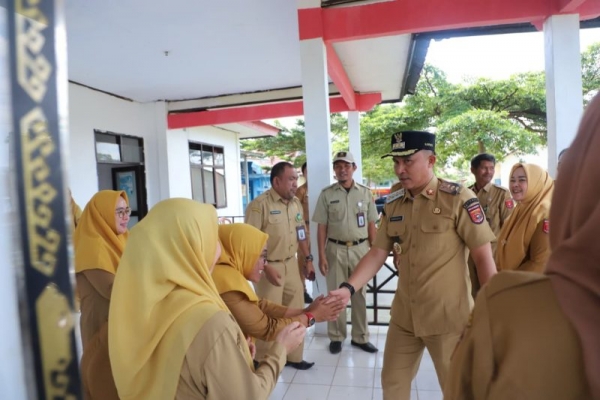 Buka MPLS, Bupati Lampung Barat Jamin Pembagian Seragam Gratis bagi Siswa Baru SD-SMP
