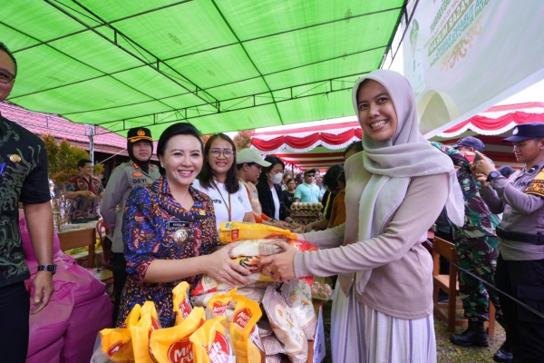 Tutup BBGRM ke-23, Bupati Karolin Ajak Warga Landak Hidupkan Gotong Royong Nyata, Bukan di Medsos