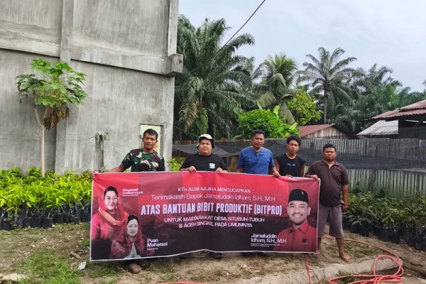 Jamaluddin Idham Kembali Salurkan 7.500 Bibit Produktif Untuk Petani Aceh Singkil dan Subulussalam