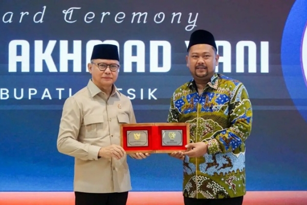 Bupati Fandi Akhmad Yani Terima Penghargaan Nasional Atas Perlindungan Anak Pekerja Migran