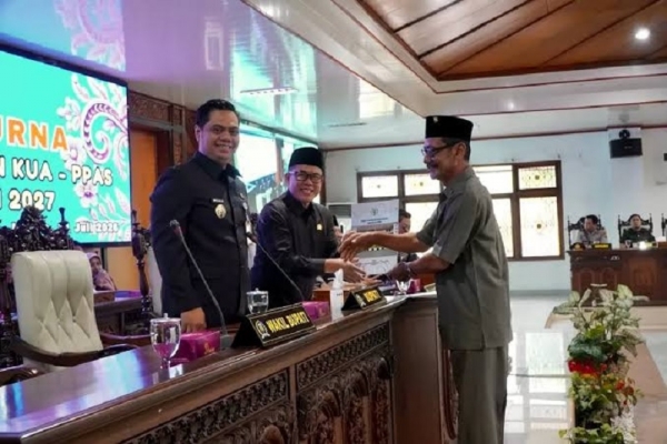 Fraksi PDI Perjuangan Sampaikan Catatan Akhir Terhadap KUA-PPAS Jepara 2027