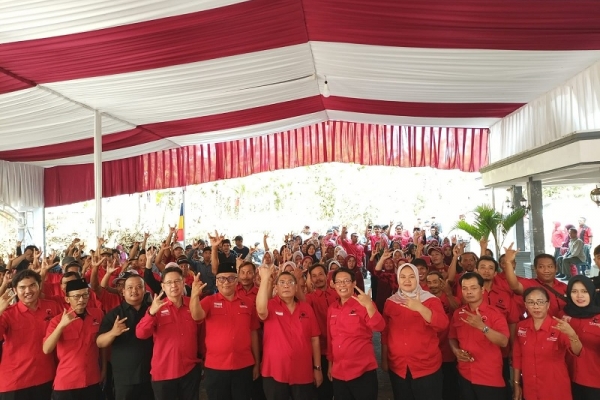 Utut Adianto Beri Perhatian Untuk Gereja di Kebumen