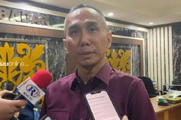 Tekad Indra Dukung Seragam Sekolah Gratis, Namun Perbaikan Sekolah Kebutuhan Mendesak