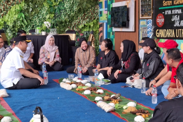 Tinjau Inovasi 'Bang Jali' di Jaksel, Risma Puji Pembangunan Berbasis Partisipasi Warga