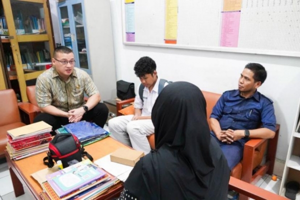 Bantu Siswa Kurang Mampu, Kenneth Rogoh Uang Pribadi Lunasi Tunggakan Sekolah