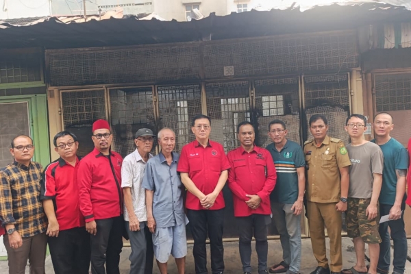 DPC PDI Perjuangan Medan Salurkan Bantuan untuk Korban Kebakaran di Pandau Hulu II