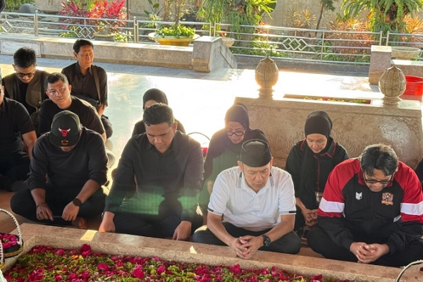 Refleksi Ideologi, Pengurus DPD PDI Perjuangan Jabar Ziarah ke Makam Bung Karno di Blitar