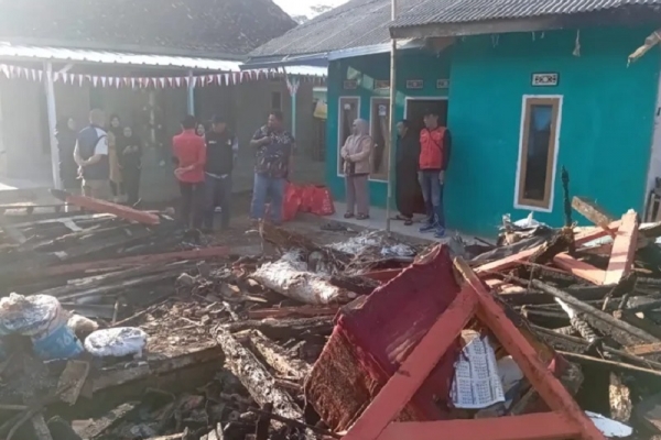 Yudha Puja Turnawan Dorong Pemerintah dan Masyarakat Bantu Pemulihan Korban Kebakaran di Cikajang