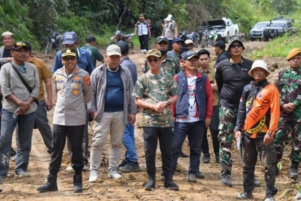 Turun ke Krayan, Bupati Nunukan Segera Perbaiki Lima Titik Jalan Rusak 