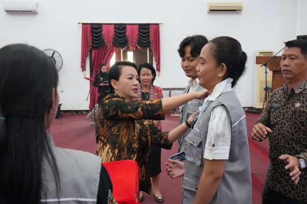 Bupati Karolin Resmi Tutup KKM FISIP Untan: Mahasiswa Perlu Asah Soft Skills Hadapi Persaingan Global
