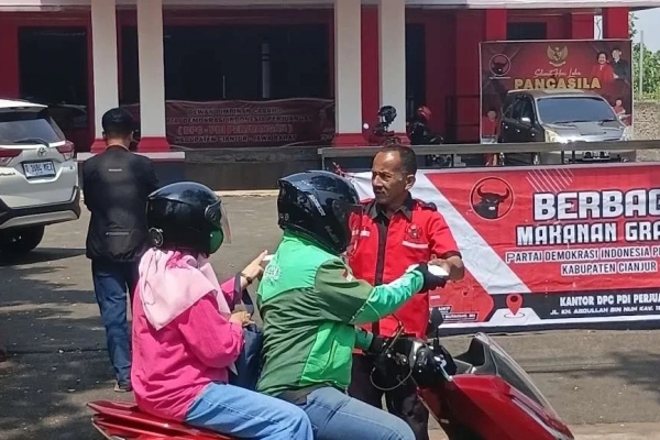 Konsisten Hadir di Tengah Rakyat, PDI Perjuangan Cianjur Gelar Rutinitas 'Jumat Berkah'