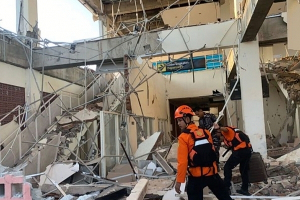 Salurkan Bantuan Gempa Flores, PDI Perjuangan NTT Datangi 6 Posko Pengungsian di Nagekeo