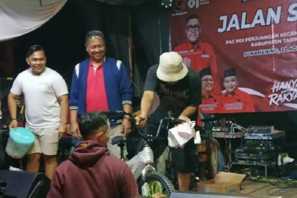 Partai Hadir Untuk Rakyat, PAC PDI Perjuangan Sukahening Gelar Jalan Sehat 