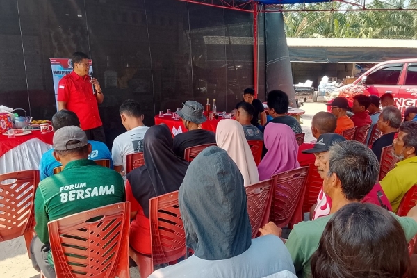 Erigustian Turun Langsung dan Serap Aspirasi Warga Soal Jalan Rusak dan Lampu Jalan