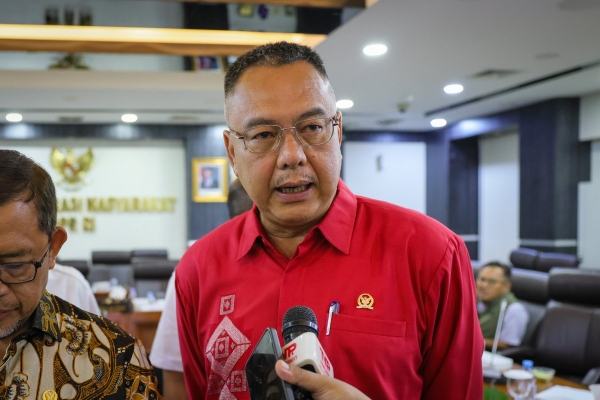 Harris Turino Uji Independensi Destry Damayanti, Soroti Risiko Target Pertumbuhan 8 Persen