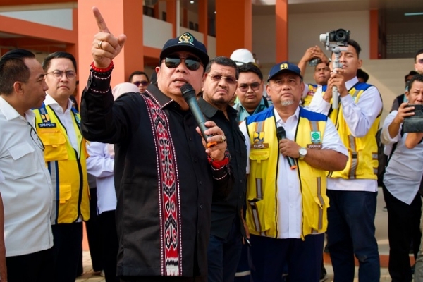 Lasarus Targetkan Satu Sekolah Rakyat di Setiap Kabupaten/Kota