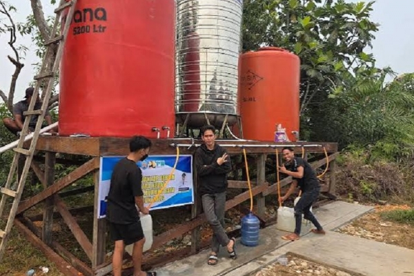 Rumiadi Apresiasi Posko Air Bersih Bagi Masyarakat Terdampak Kekeringan