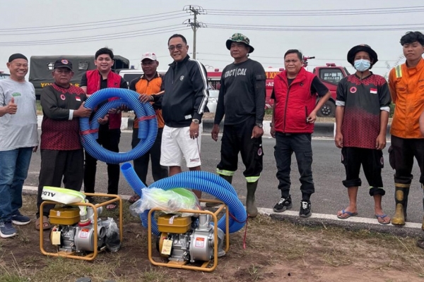 Dukung Penanganan Karhutla di Kalteng, SKY Salurkan Mesin Pompa Air dan Bantuan Kesehatan