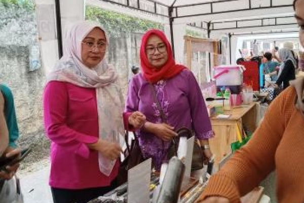 ​Dorong Ekonomi Warga, Yuni Indriany Puji Kemeriahan Hajatan Cipayung Jaya