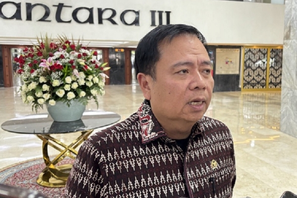 Lasarus Dorong Basarnas Maksimalkan Pencarian Korban KM Virgo Transport 8