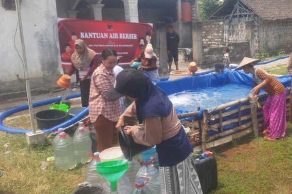 Atasi Krisis Air Bersih di Bojonegoro, PDI Perjuangan Salurkan Bantuan ke Tiga Desa