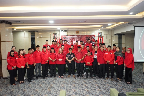Lantik 18 PAC PDI Perjuangan Palembang, Ayu Nur Suri Tekankan Konsolidasi hingga Anak Ranting