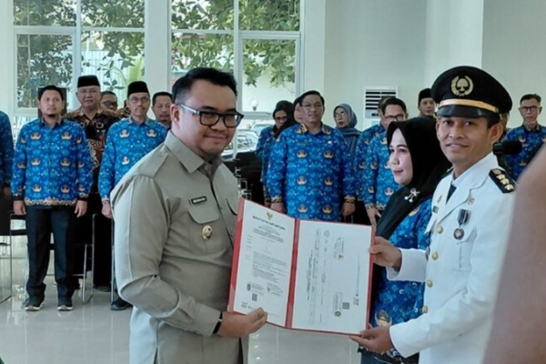 Bupati Kukar Desak Camat Anggana Cari Solusi Kelangkaan Air Bersih