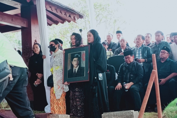Shanty Alda Sampaikan Duka Cita atas Berpulangnya Guruh Soekarnoputra