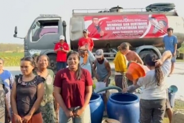 DPC Bojonegoro Berduka untuk Mas Guruh, Kirim Air Bersih ke 7 Desa Terdampak Kekeringan