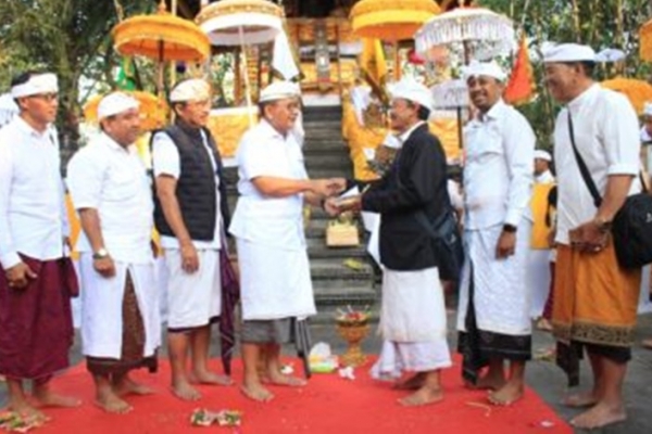 Bupati Sutjidra Mohon Kerahayuan untuk Masyarakat Buleleng