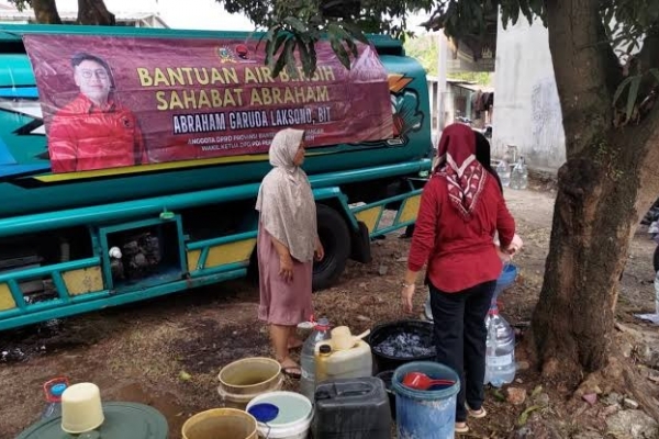 Abraham Garuda Laksono Bantu 205 KK di Curug Wetan yang Krisis Air Bersih