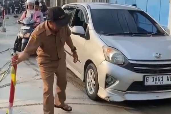 ASN Pemkot Pekalongan Terobos Jalan Cor di Watusalam, Wali Kota: Beri Sanksi!