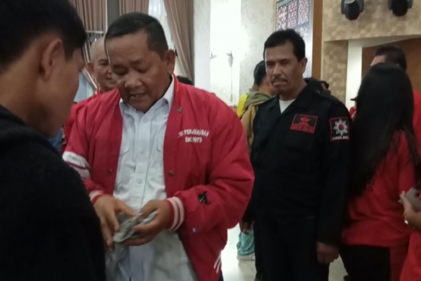 DPD PDI Perjuangan Sumut Salurkan Tali Asih ke 495 Siswa Korban Keracunan MBG di Karo