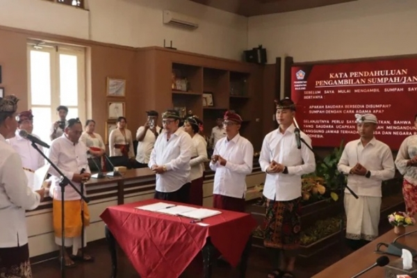 Nyoman Sutjidra Harap Tujuh ASN yang Baru Dilantik Kerja Keras dan Mumpuni