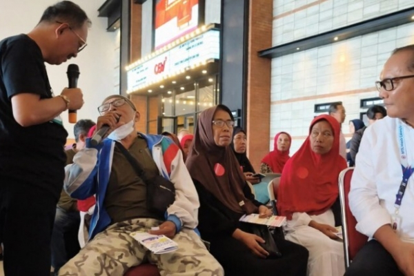 Cak Ji dan Risma Tinjau Pemeriksaan Mata Gratis untuk Lansia dan Warga Pra-Sejahtera di Surabaya
