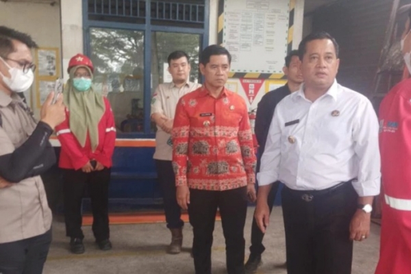 Ngamuk, Bupati Askolani Datangi Perusahaan Tak Beri Akses Air ke Tim Pemadam Karhutla