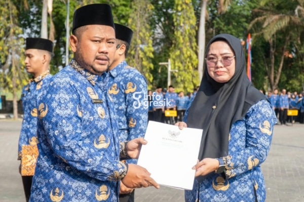 Bupati Gresik Serahkan SK PPPK Paruh Waktu dan Pastikan TPP PNS Tak Dipotong