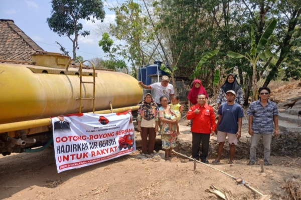 Atasi Kekeringan di Gunungkidul, DPD PDI Perjuangan DIY Salurkan 25 Tangki Air Bersih dan Desak Intervensi Pusat