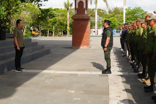 Instruksikan Aparat Kawal SPBU, Bupati Jembrana Pastikan Antrean BBM Tetap Tertib
