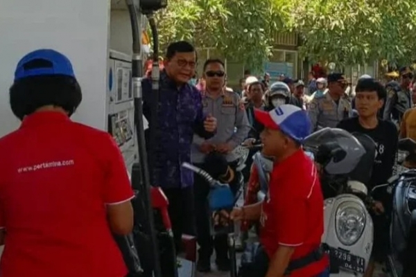Nyoman Sutjidra Pantau Langsung Penyaluran BBM di Lima SPBU