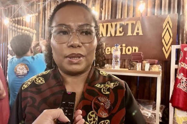 Ruth Naomi Rumkabu Bangga Budaya Biak Diangkat dalam Festival Budaya Biak Melanesia