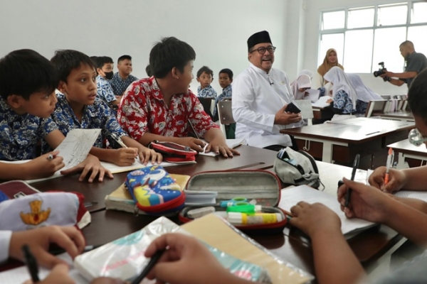 Rano Karno Tinjau 3 Sekolah Baru di Jaksel, Tekankan Keselamatan dan Perawatan Fasilitas