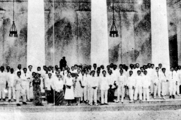 Di Bawah Suara Soenario: Secarik Kertas yang Menyelamatkan Sebuah Kongres