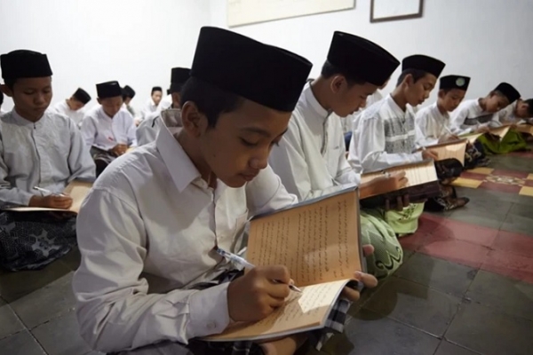 Santri Diminta Kuasai Iptek dan Teknologi Serta Bijak Menggunakan Medsos