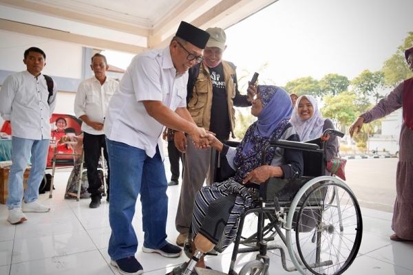 Komitmen Hadir untuk Kelompok Rentan, Abidin Fikri Salurkan Bantuan ATENSI di Bojonegoro dan Tuban