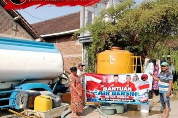 PDI Perjuangan Lamongan Salurkan 12 Tangki Air Bersih, Dorong Perkuat Mitigasi Kekeringan