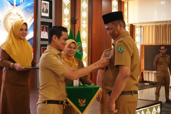 Apresiasi Pengabdian, Bupati Nunukan Serahkan Satyalancana Karya Satya Kepada 204 ASN