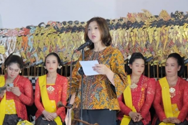 Gelar Wayang Kulit di Magelang, Vita Ervina Gelar Sosialisasi Program KB dan Kebudayaan