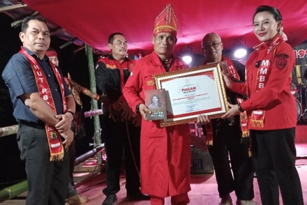 Karolin Harap Dua Organisasi Budaya Dayak PBRTB dan MMBB Semakin Solid, Kompak, dan Besar