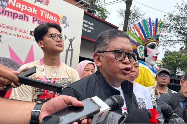 Hasto Pertanyakan Legitimasi Gibran Akibat Akrobat Hukum dan Nepotisme Kekuasaan